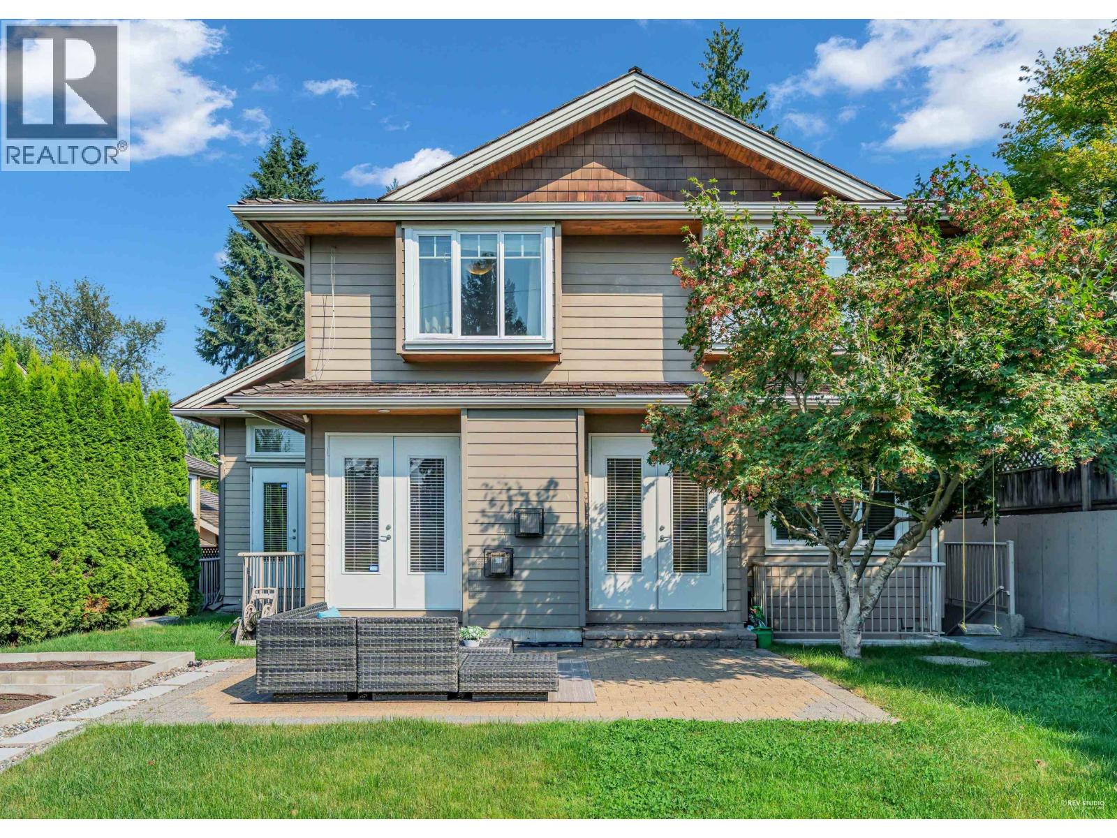 843 Canyon Boulevard, North Vancouver, British Columbia  V7R 2J7 - Photo 3 - R3044617