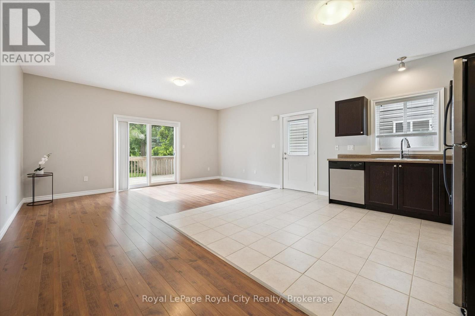 470 Elora Street, Centre Wellington (Fergus), Ontario  N1M 1Y8 - Photo 10 - X12388768
