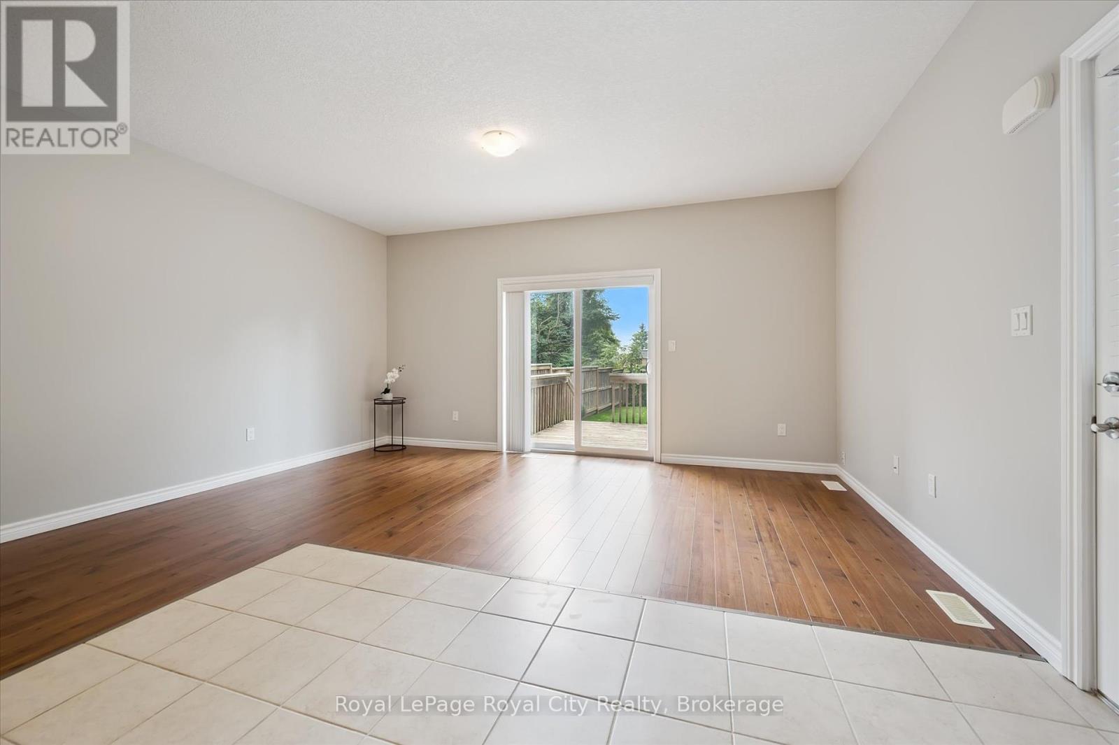 470 Elora Street, Centre Wellington (Fergus), Ontario  N1M 1Y8 - Photo 11 - X12388768