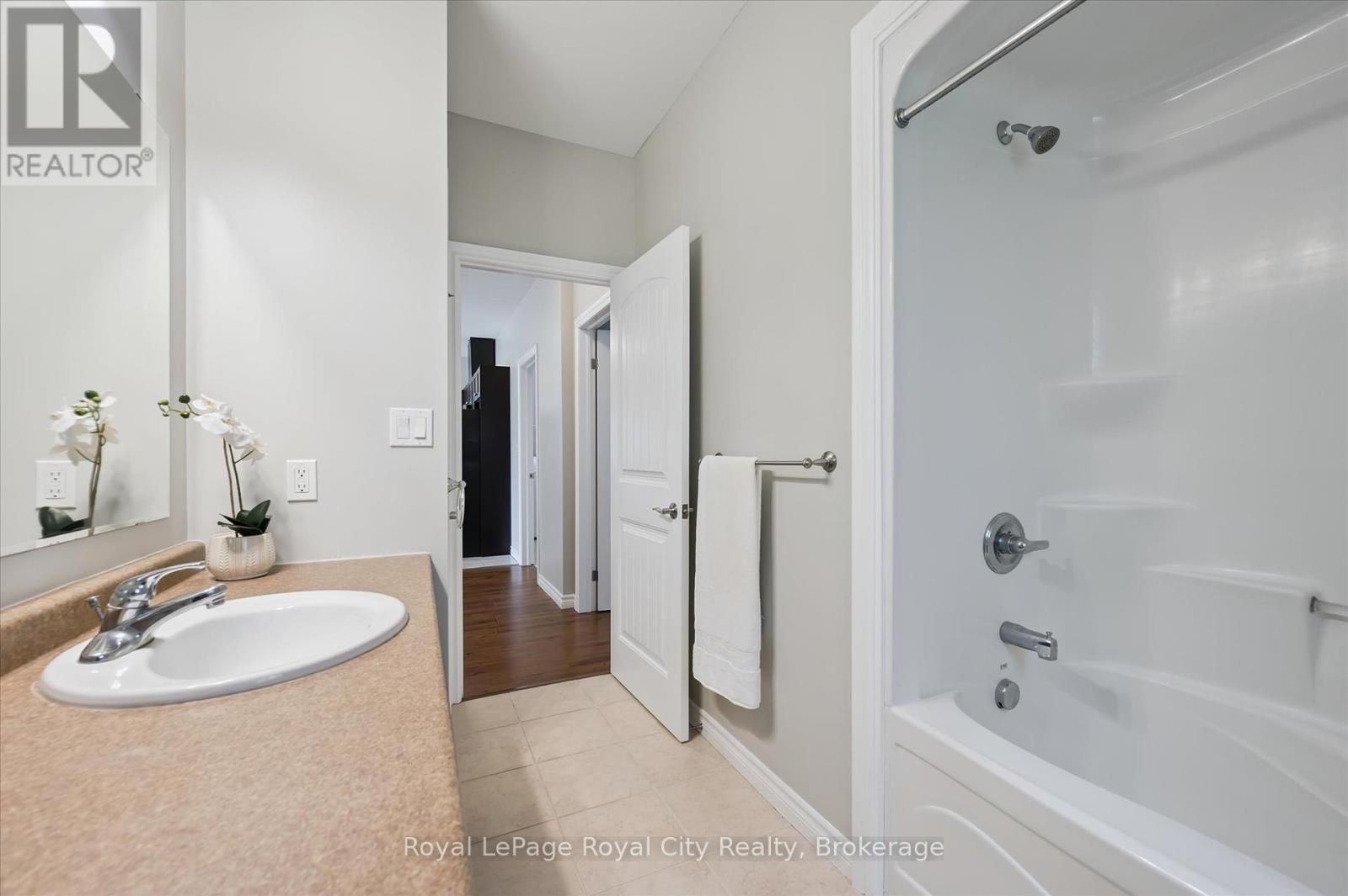 470 Elora Street, Centre Wellington (Fergus), Ontario  N1M 1Y8 - Photo 16 - X12388768