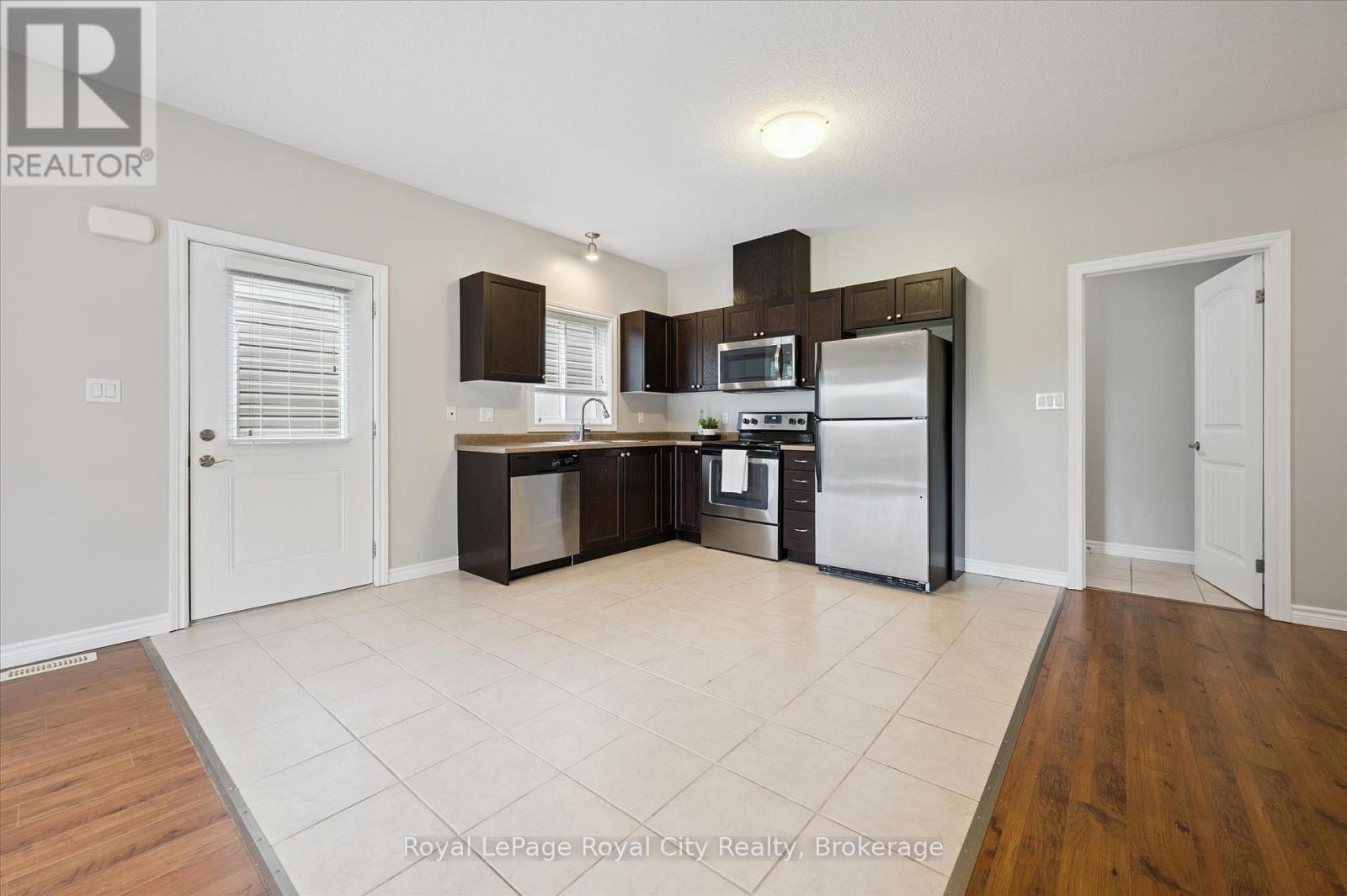 470 Elora Street, Centre Wellington (Fergus), Ontario  N1M 1Y8 - Photo 6 - X12388768