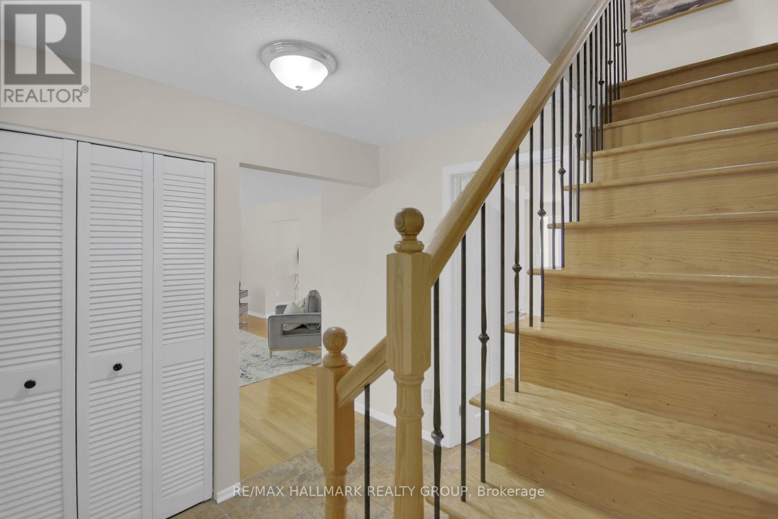 51 Charkay Street, Ottawa, Ontario  K2E 5N5 - Photo 10 - X12388776