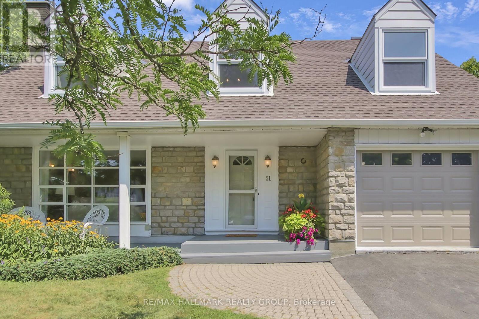 51 Charkay Street, Ottawa, Ontario  K2E 5N5 - Photo 3 - X12388776