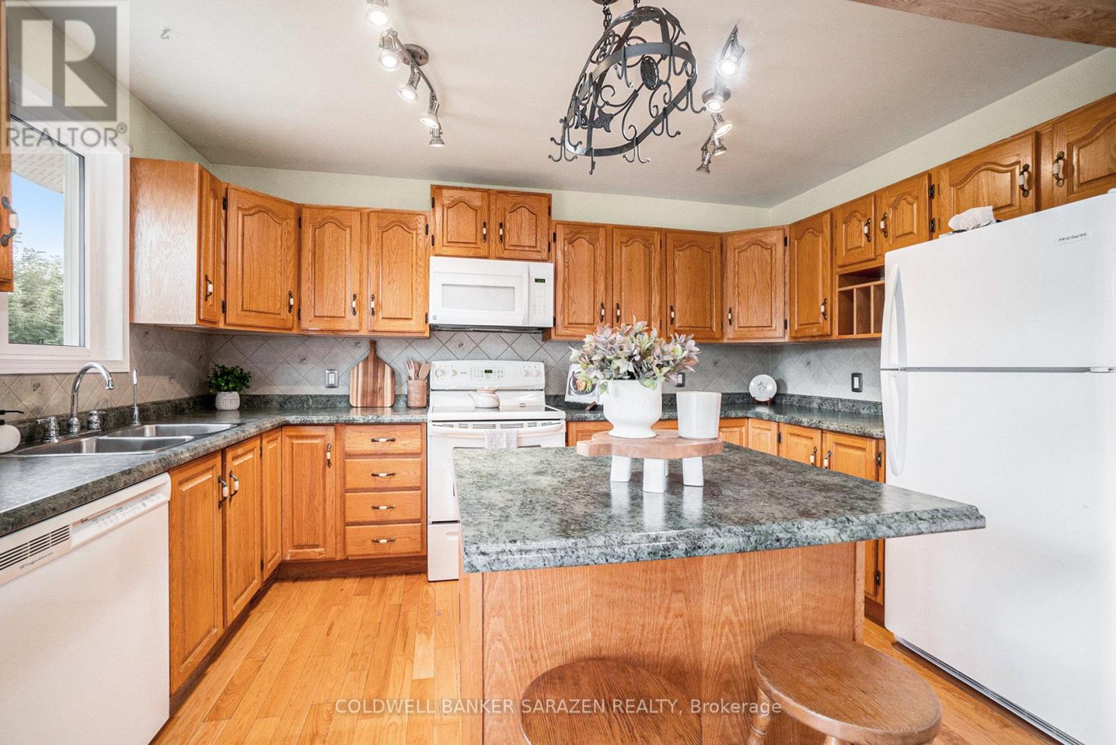 20 Moore Street, Mcnab/braeside, Ontario  K7S 1G4 - Photo 12 - X12388903