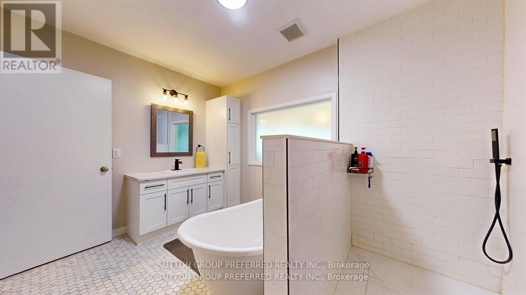 46 Owaissa Street, St. Thomas, Ontario  N5P 1T2 - Photo 34 - X12388733