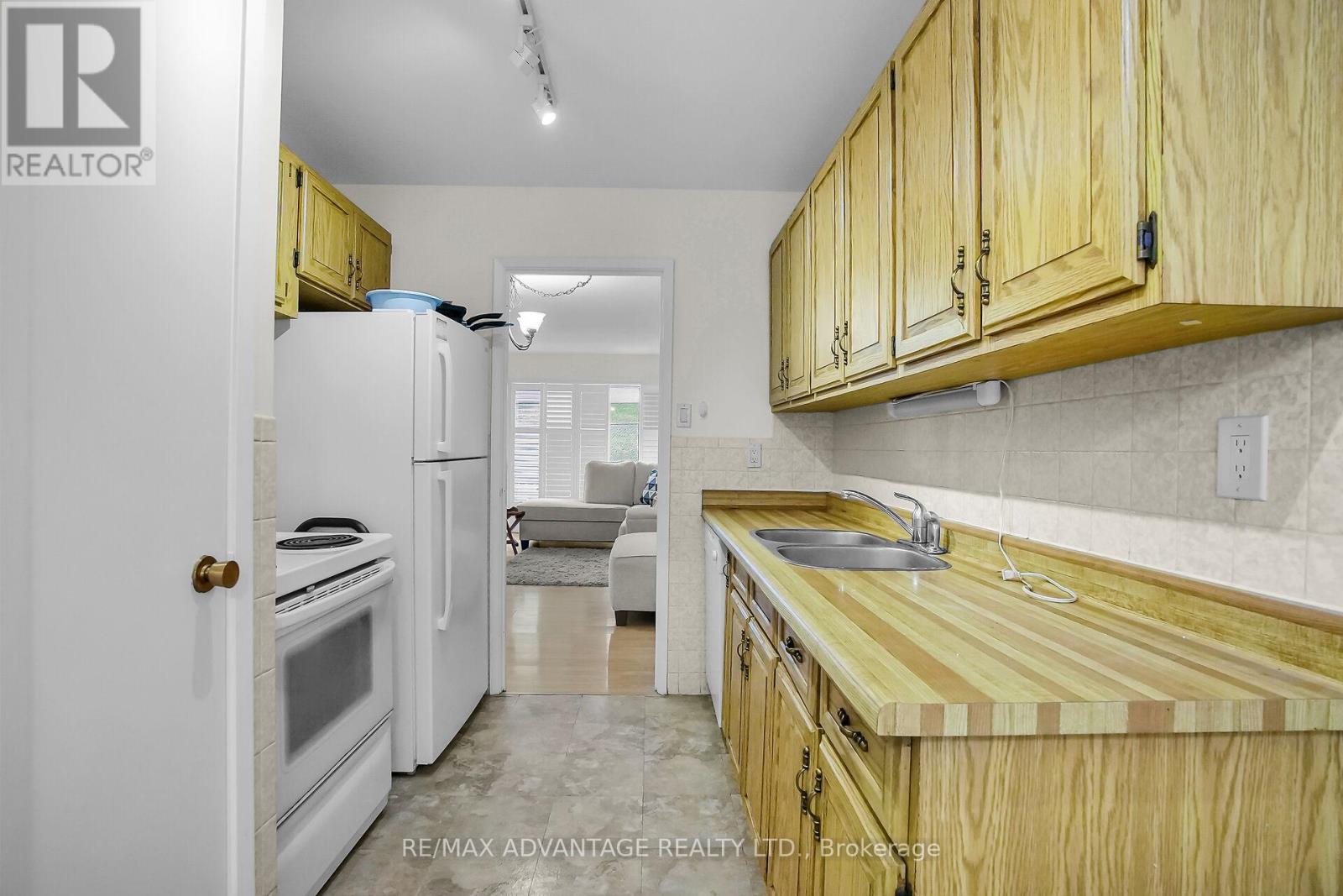 60 - 634 Wonderland Road S, London South, Ontario  N6K 1L8 - Photo 8 - X12388796