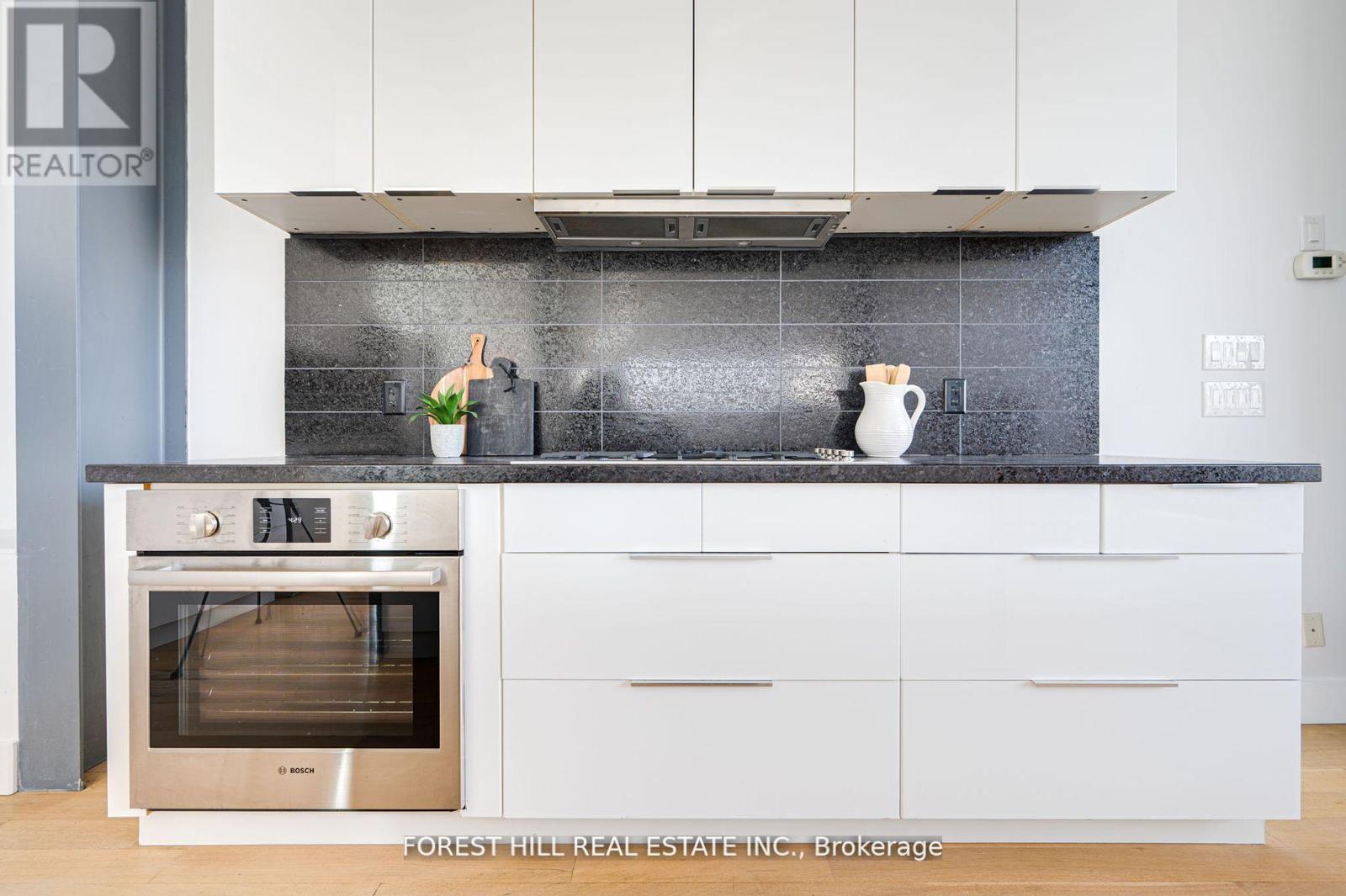 561 Arlington Avenue, Toronto, Ontario  M6C 3A6 - Photo 12 - C12388689