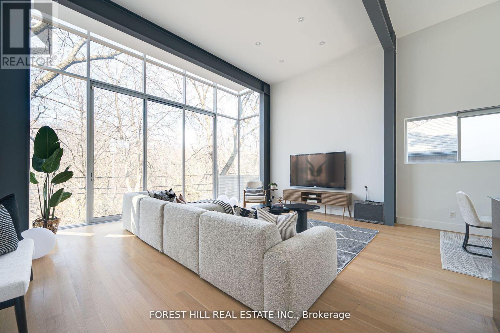 561 Arlington Avenue, Toronto, Ontario  M6C 3A6 - Photo 13 - C12388689