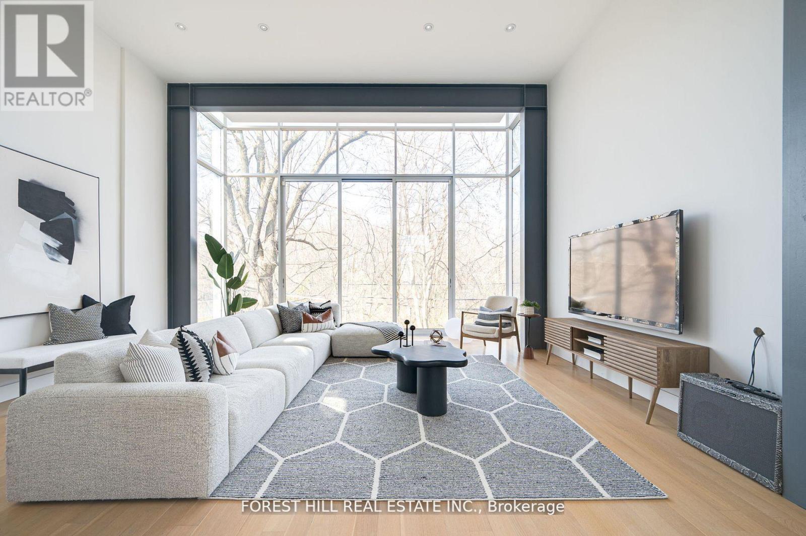 561 Arlington Avenue, Toronto, Ontario  M6C 3A6 - Photo 14 - C12388689