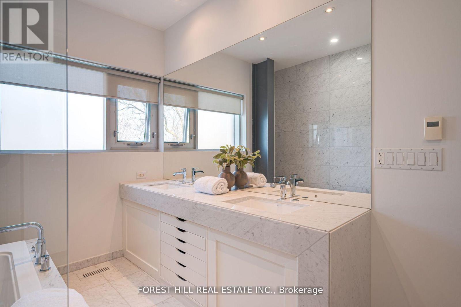 561 Arlington Avenue, Toronto, Ontario  M6C 3A6 - Photo 22 - C12388689