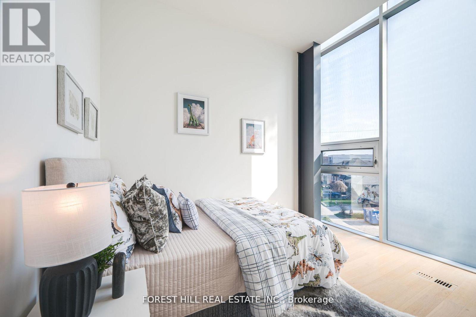 561 Arlington Avenue, Toronto, Ontario  M6C 3A6 - Photo 23 - C12388689