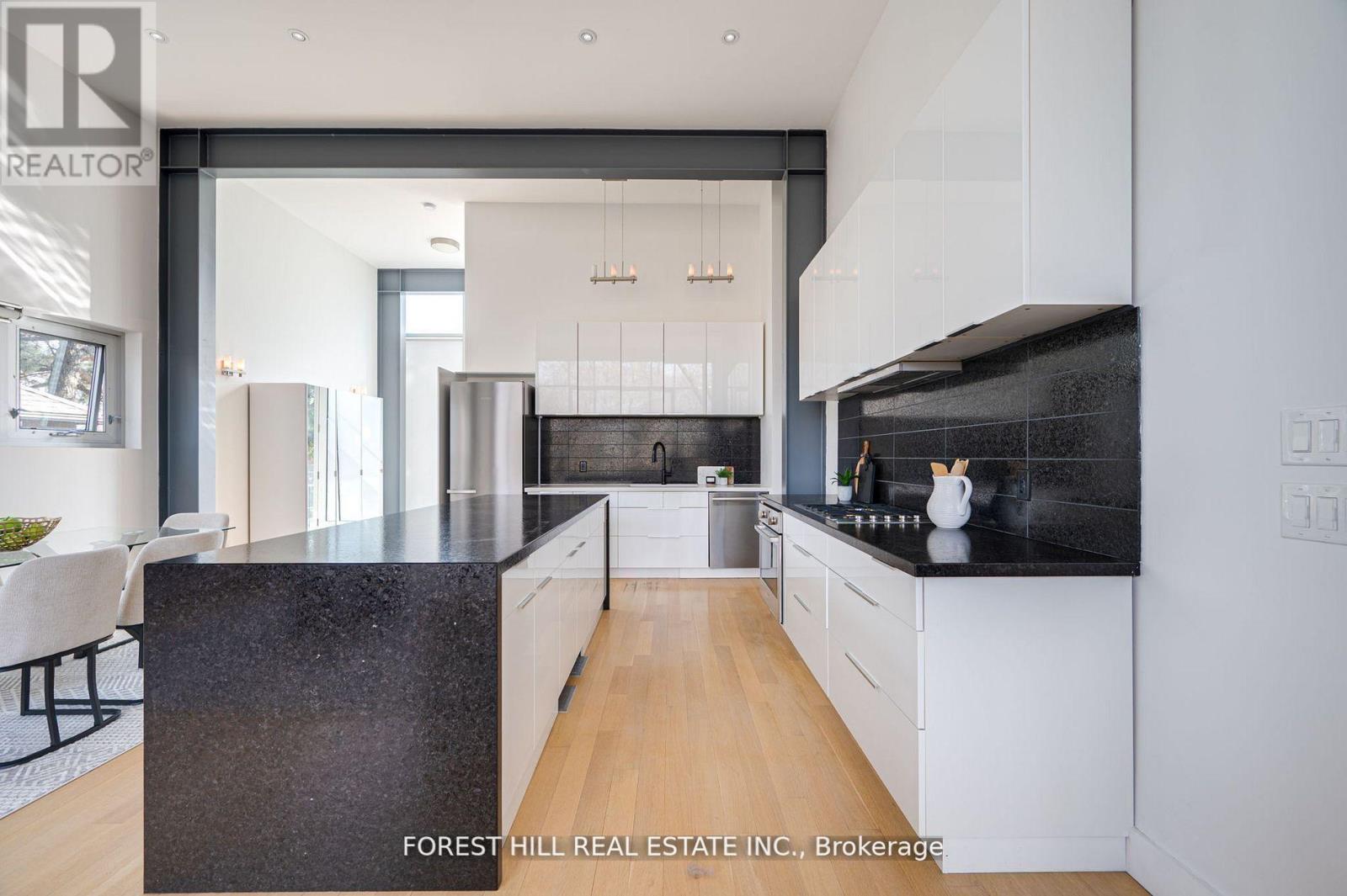 561 Arlington Avenue, Toronto, Ontario  M6C 3A6 - Photo 8 - C12388689