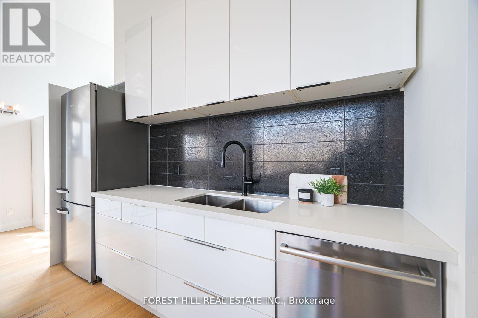 561 Arlington Avenue, Toronto, Ontario  M6C 3A6 - Photo 9 - C12388689