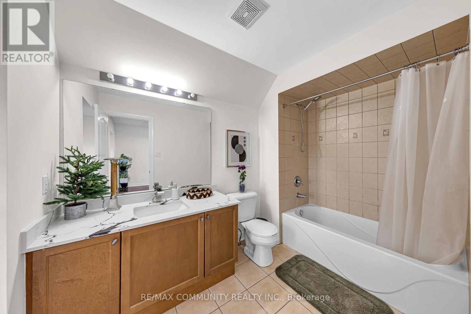 17 Rouge Bank Drive, Markham, Ontario  L6B 1A8 - Photo 34 - N12365410