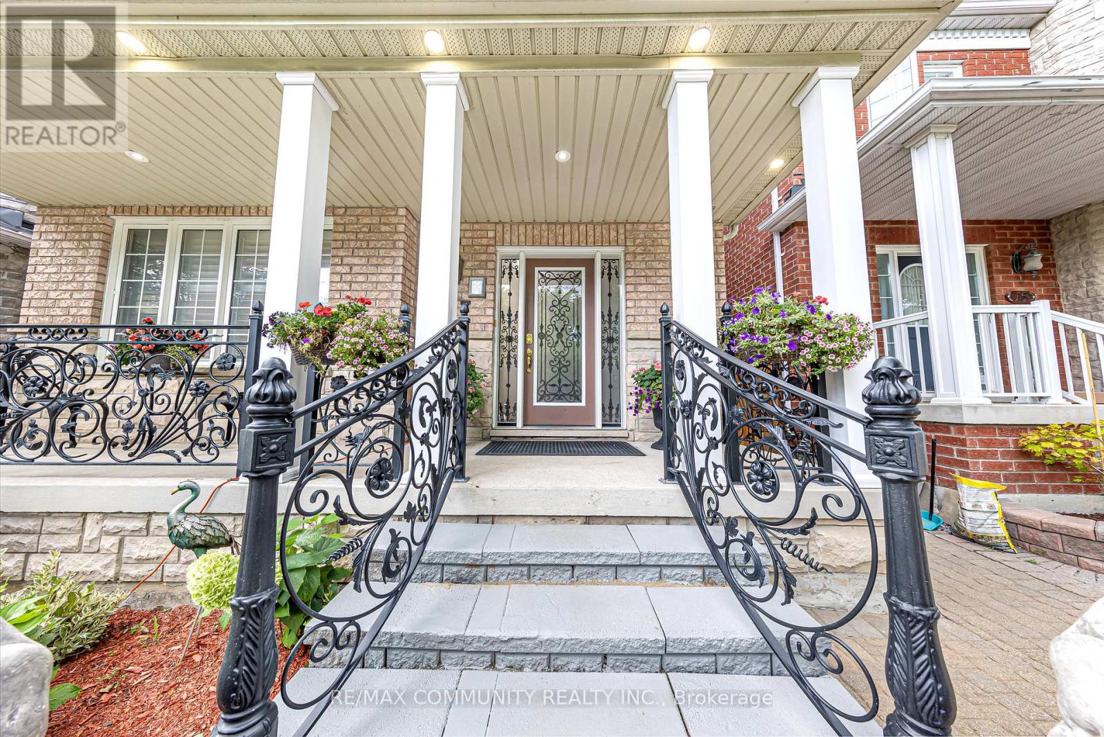 17 Rouge Bank Drive, Markham, Ontario  L6B 1A8 - Photo 2 - N12365410