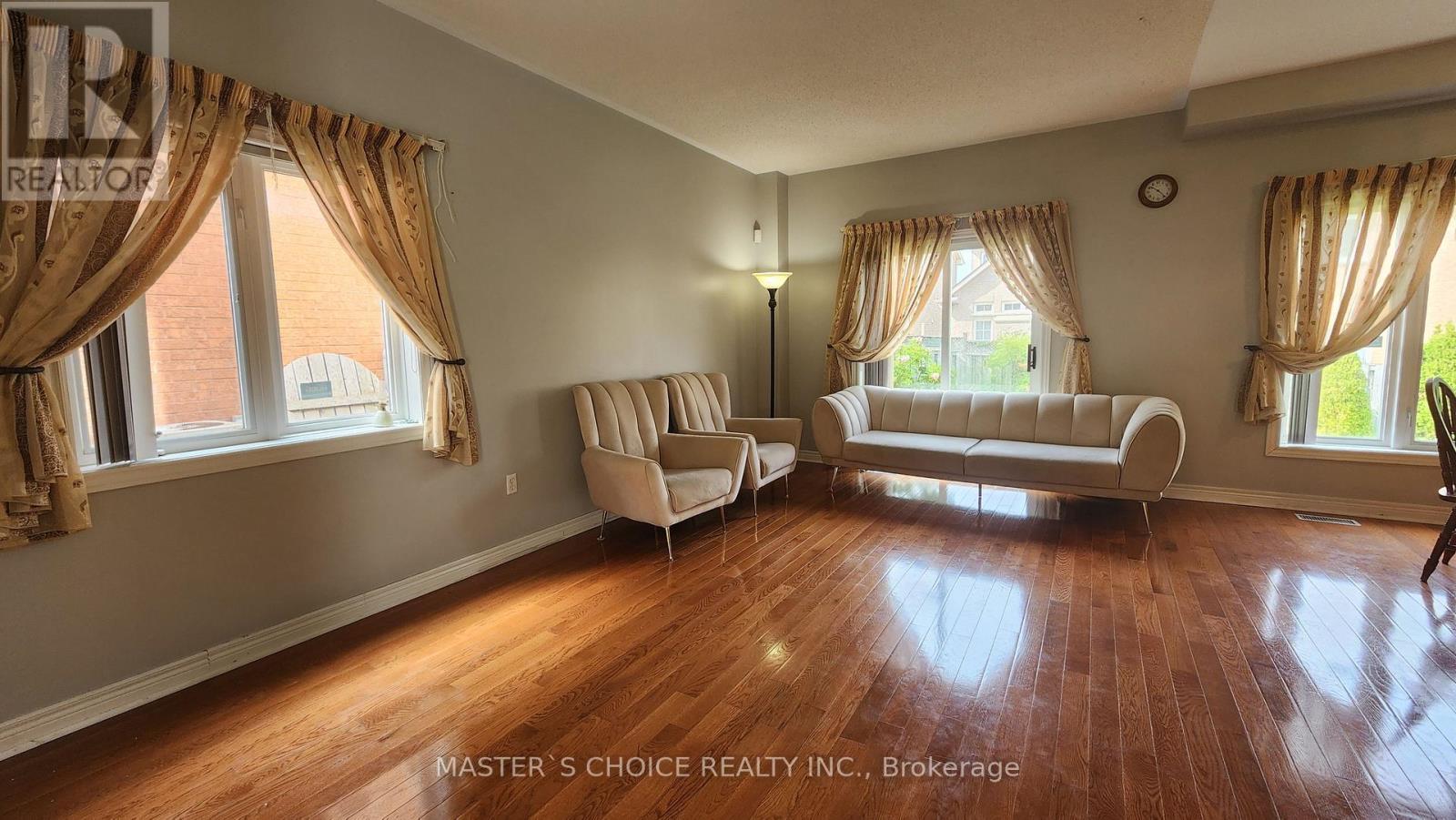 24 Golden Oak Avenue, Richmond Hill, Ontario  L4S 1Y6 - Photo 9 - N12385916