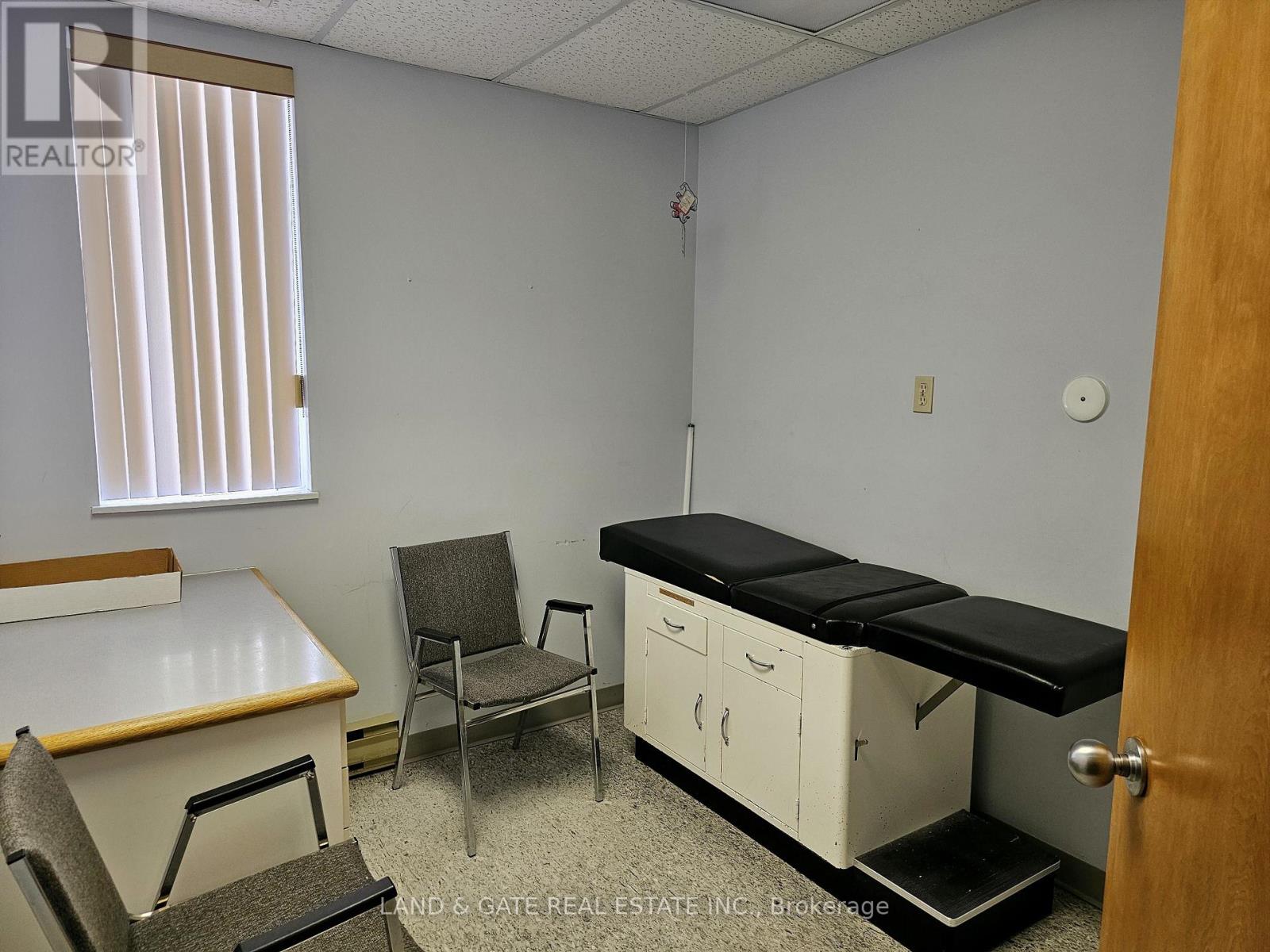 Upper - 205 Francis Street E, Kawartha Lakes, Ontario  K0M 1N0 - Photo 10 - X12388782