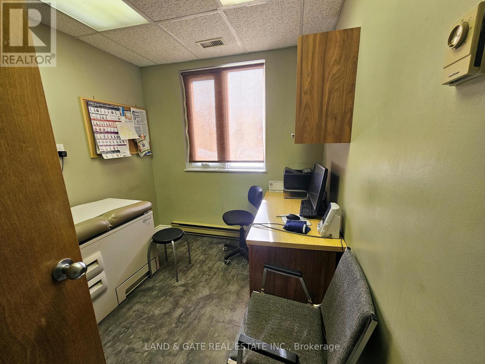 Upper - 205 Francis Street E, Kawartha Lakes, Ontario  K0M 1N0 - Photo 14 - X12388782
