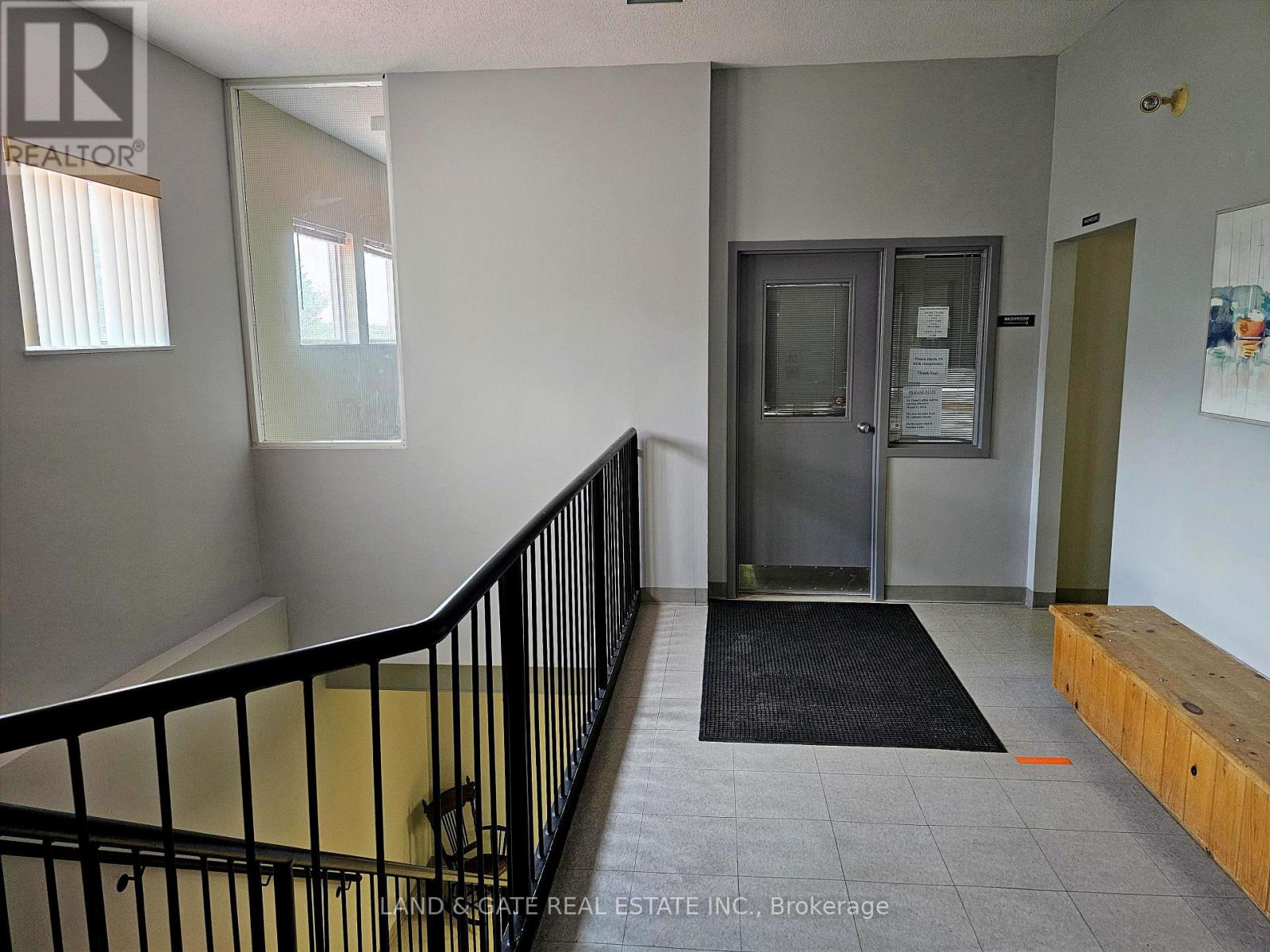 Upper - 205 Francis Street E, Kawartha Lakes, Ontario  K0M 1N0 - Photo 5 - X12388782