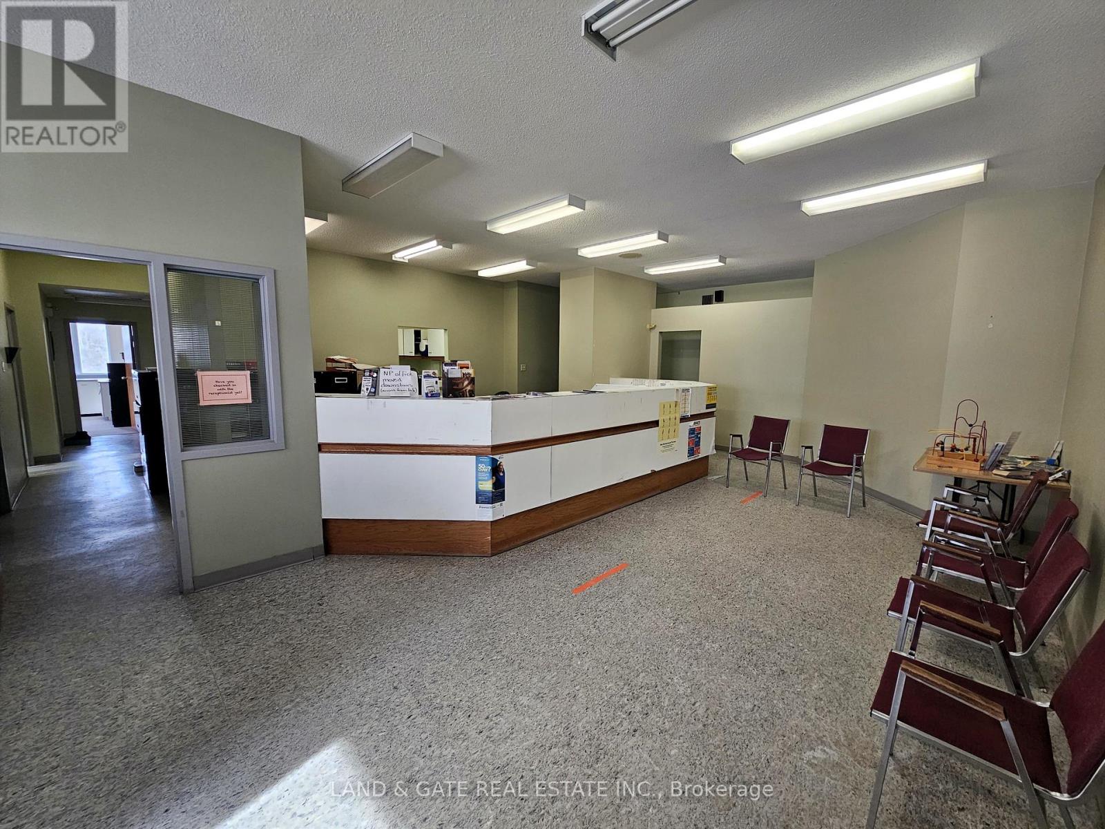 Upper - 205 Francis Street E, Kawartha Lakes, Ontario  K0M 1N0 - Photo 6 - X12388782
