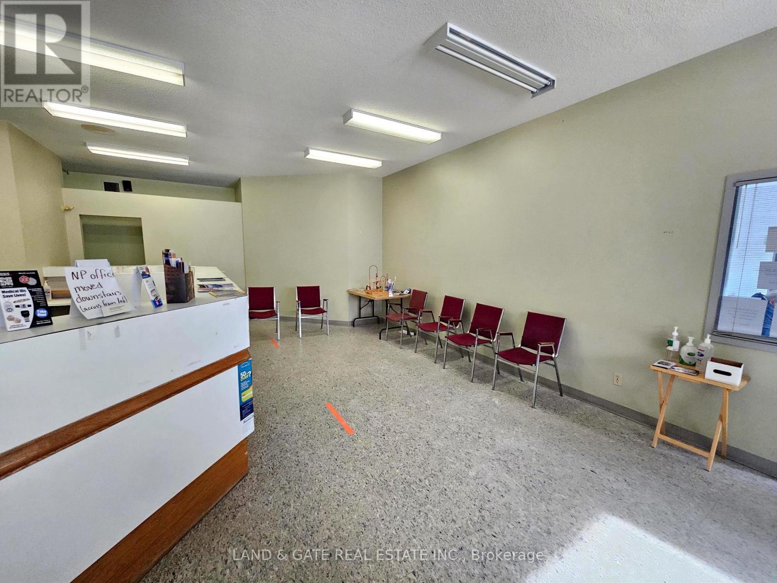 Upper - 205 Francis Street E, Kawartha Lakes, Ontario  K0M 1N0 - Photo 7 - X12388782