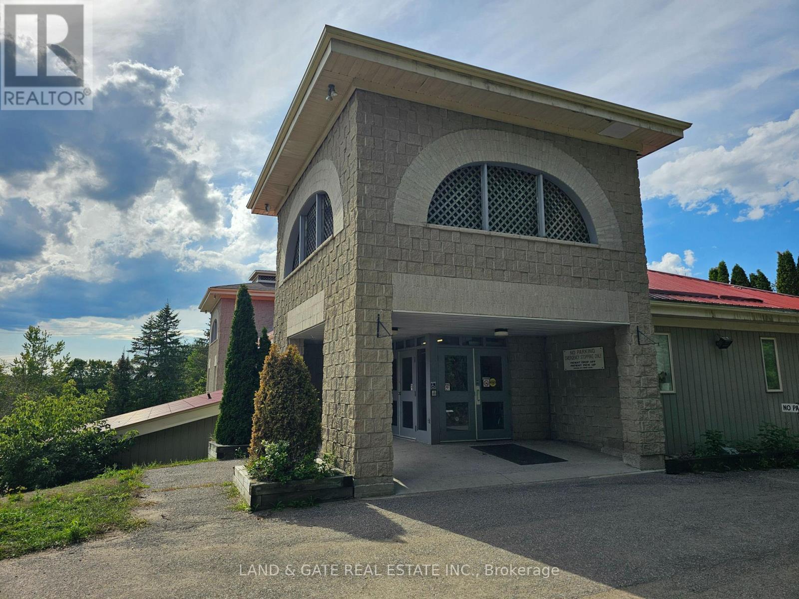 205 Francis Street E, Kawartha Lakes, Ontario  K0M 1N0 - Photo 2 - X12388869