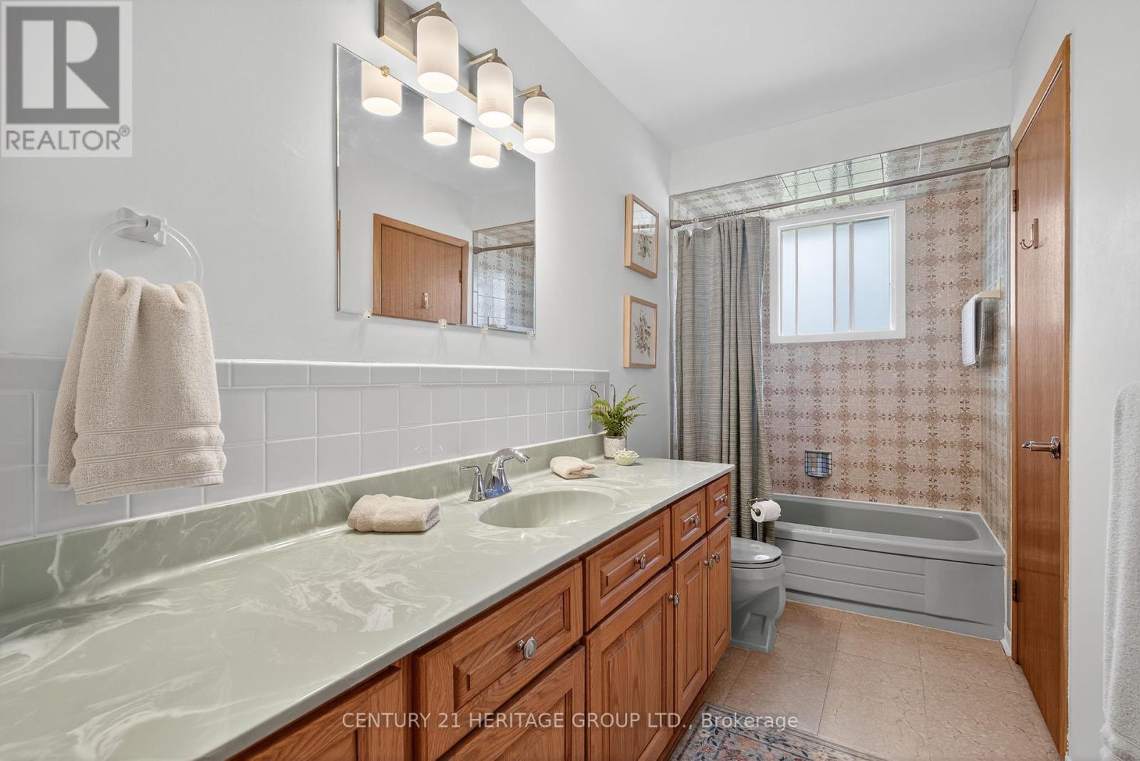 392 Colborne Street, Bradford West Gwillimbury, Ontario  L3Z 1C8 - Photo 24 - N12388639