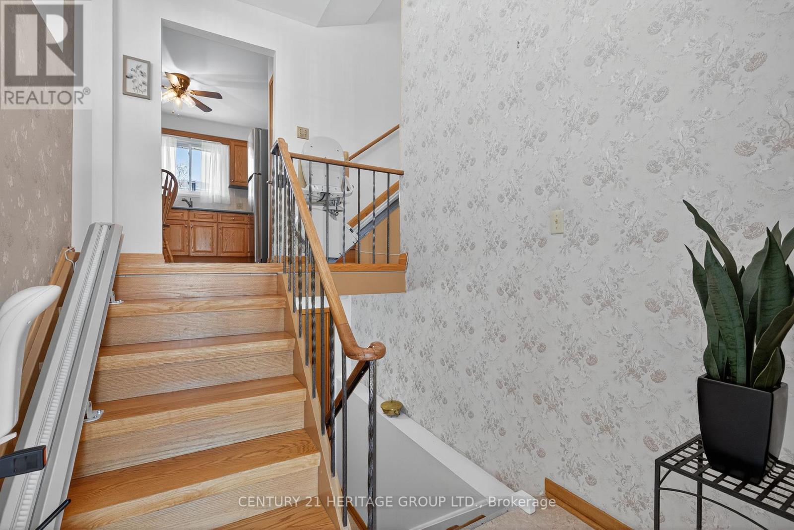 392 Colborne Street, Bradford West Gwillimbury, Ontario  L3Z 1C8 - Photo 7 - N12388639