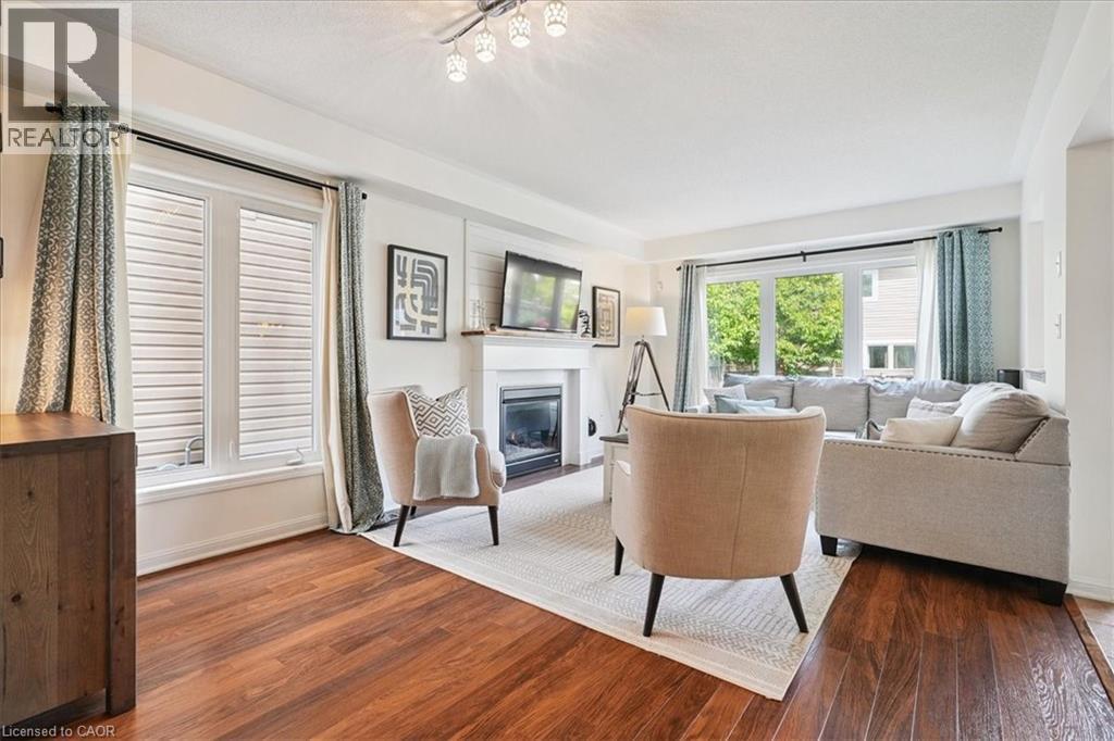 Property at 40 PEER Court image 4