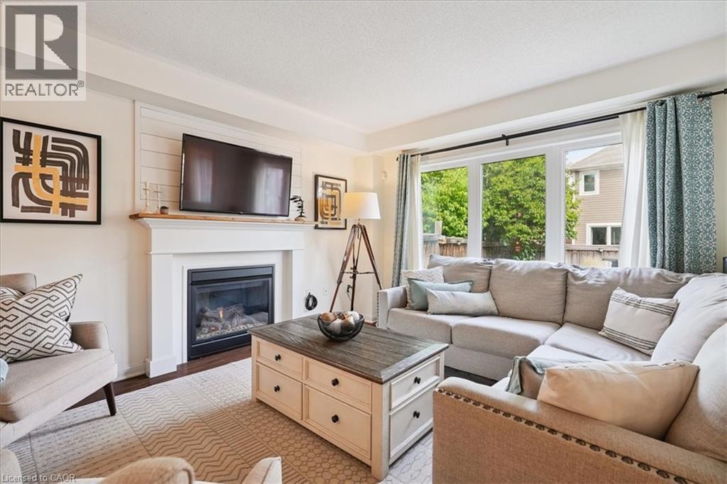 Property at 40 PEER Court image 5