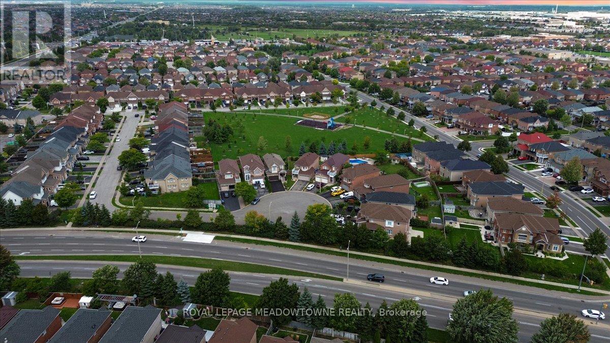 13 Albright Road, Brampton (Fletcher's Creek Village), Ontario  L6X 5C8 - Photo 38 - W12388635