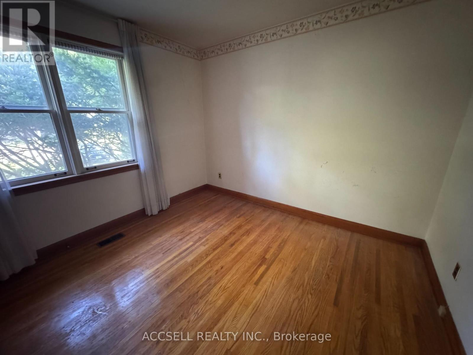 1358 Sedgewick Crescent, Oakville, Ontario  L6L 1X8 - Photo 11 - W12388679
