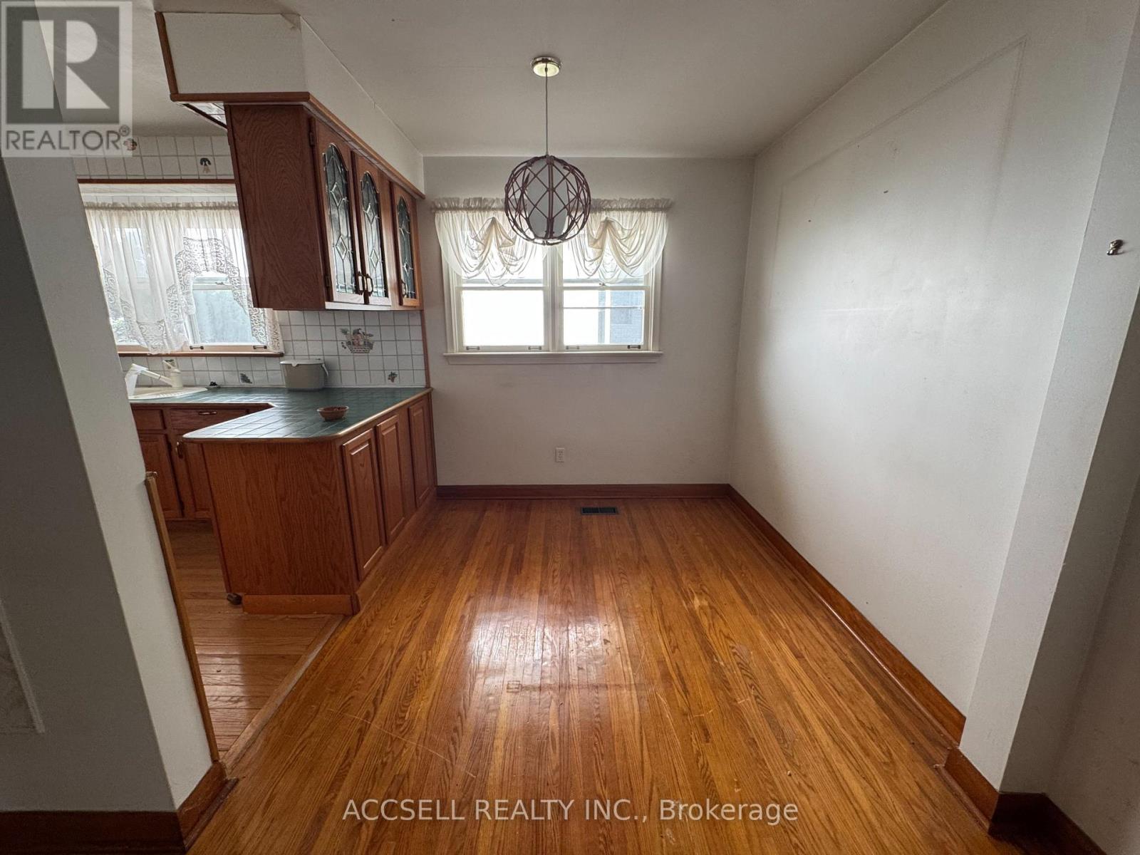 1358 Sedgewick Crescent, Oakville, Ontario  L6L 1X8 - Photo 4 - W12388679