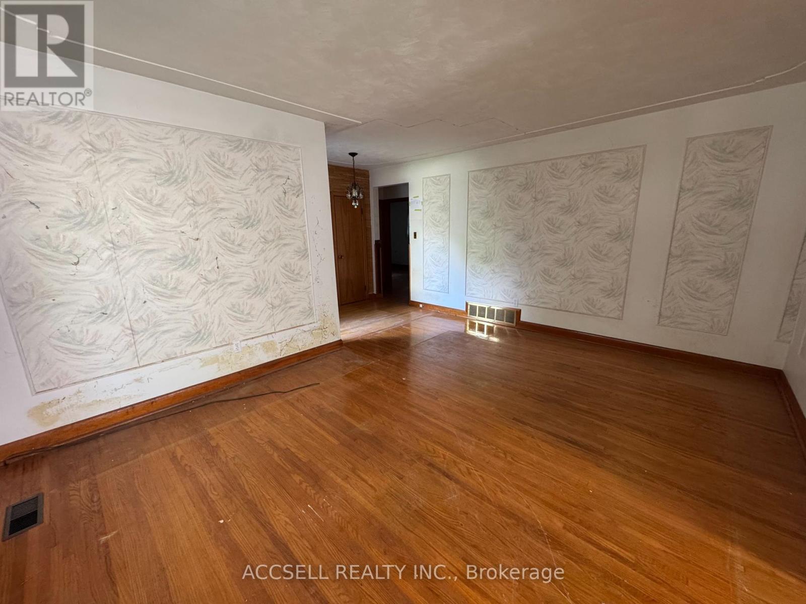 1358 Sedgewick Crescent, Oakville, Ontario  L6L 1X8 - Photo 5 - W12388679