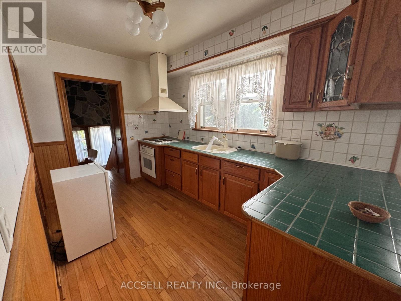 1358 Sedgewick Crescent, Oakville, Ontario  L6L 1X8 - Photo 6 - W12388679