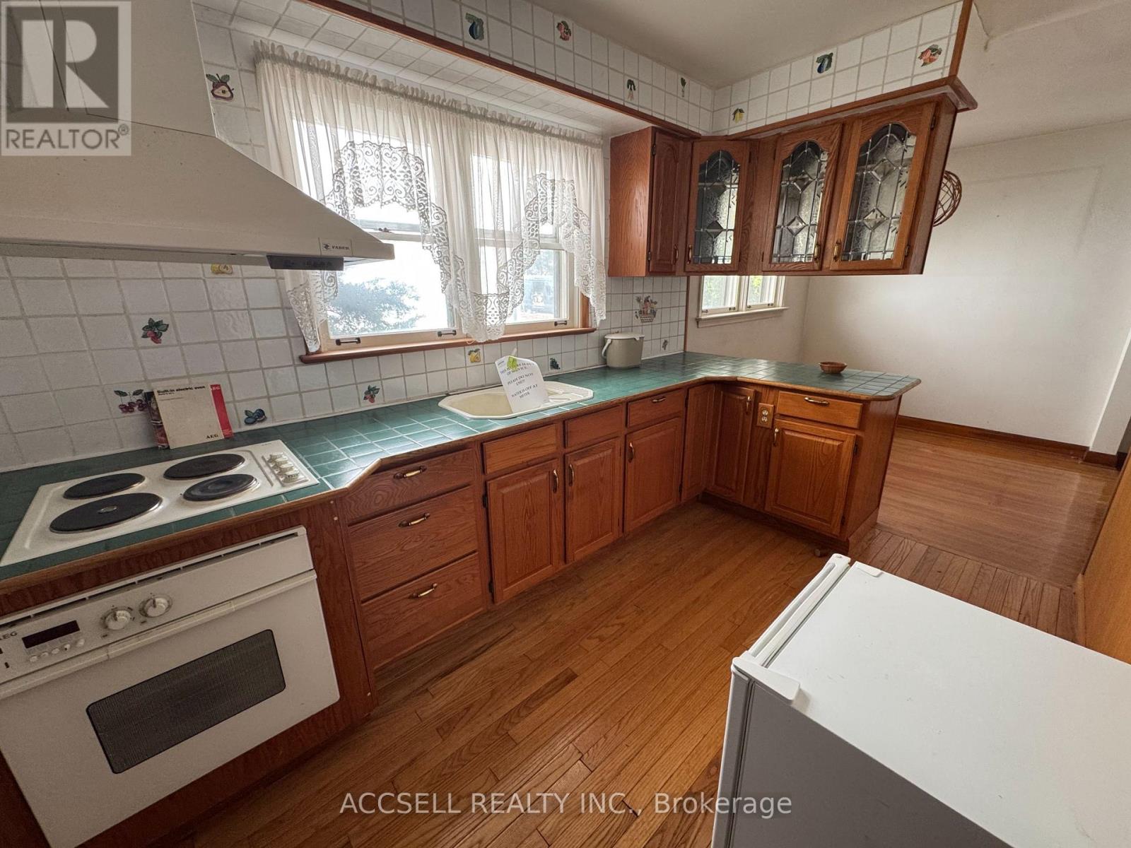 1358 Sedgewick Crescent, Oakville, Ontario  L6L 1X8 - Photo 7 - W12388679