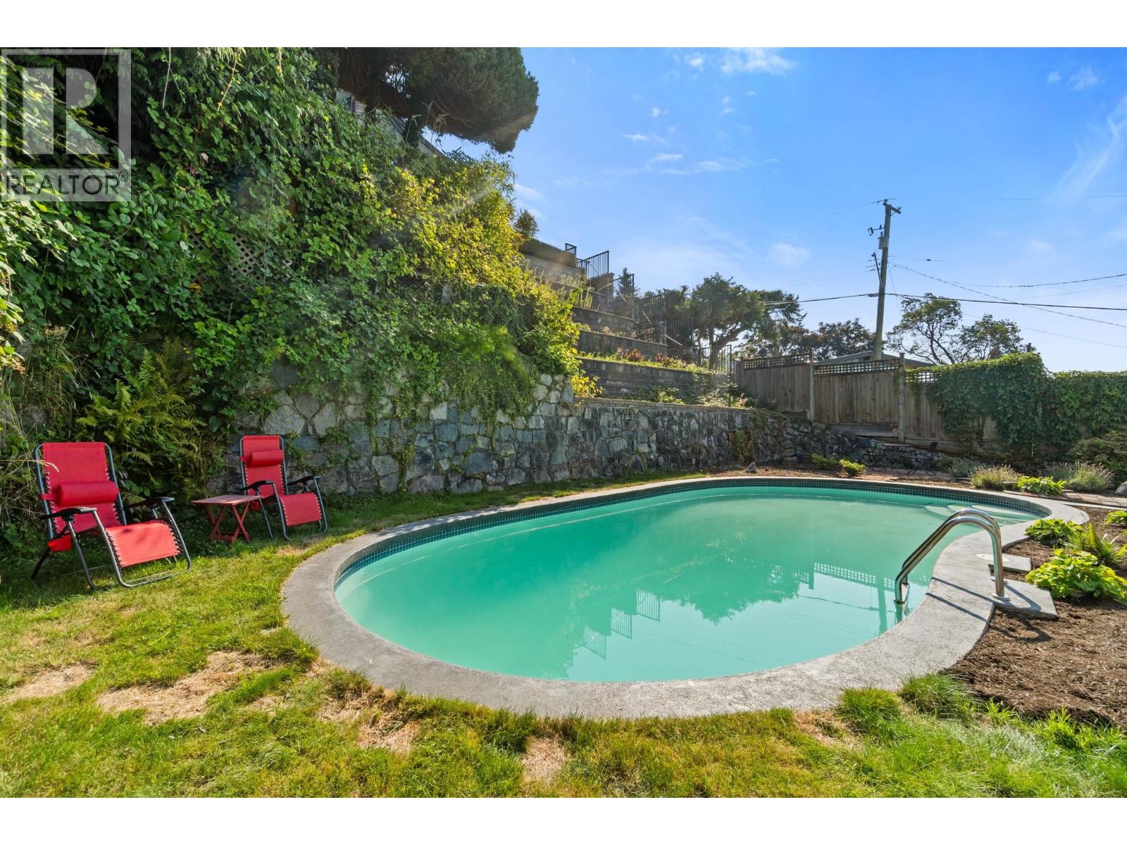 442 Monteray Avenue, North Vancouver, British Columbia  V7N 3G2 - Photo 4 - R3044026