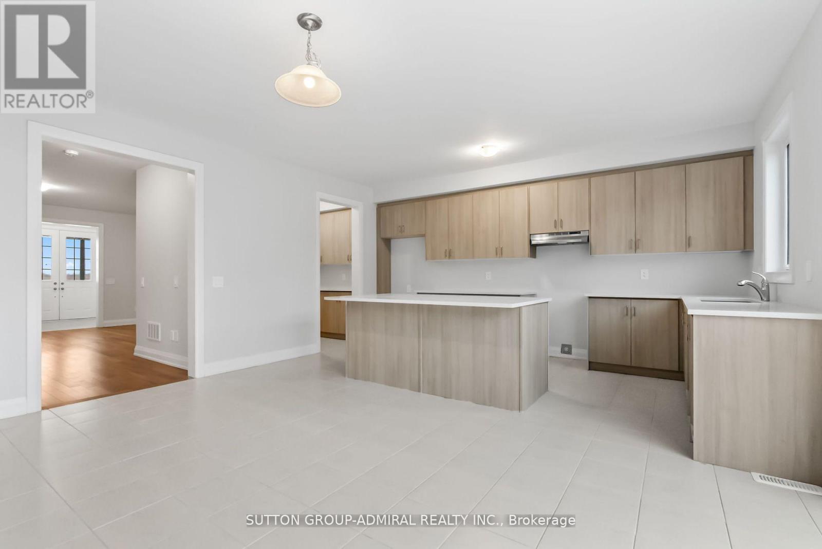 32 Mckay Avenue, Kawartha Lakes, Ontario  K9V 0R2 - Photo 8 - X12388667