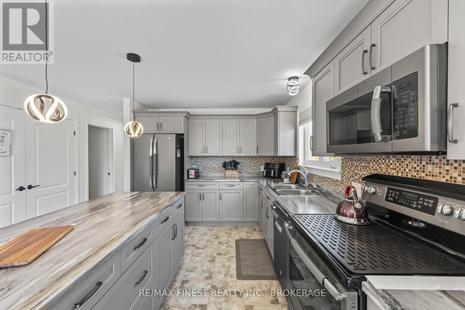 113 Saul Street, Loyalist, Ontario  K0H 2H0 - Photo 11 - X12388927