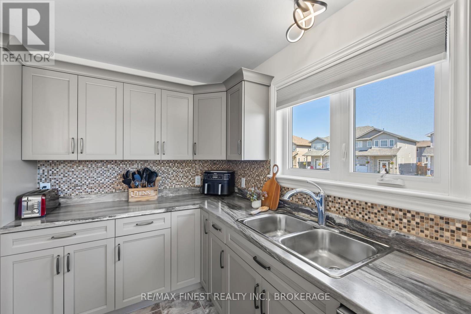 113 Saul Street, Loyalist, Ontario  K0H 2H0 - Photo 12 - X12388927