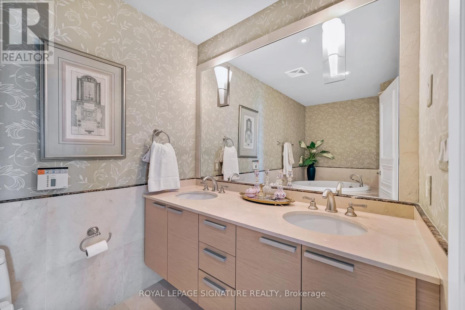 1704 - 662 Sheppard Avenue E, Toronto, Ontario  M2K 3E6 - Photo 21 - C12388761