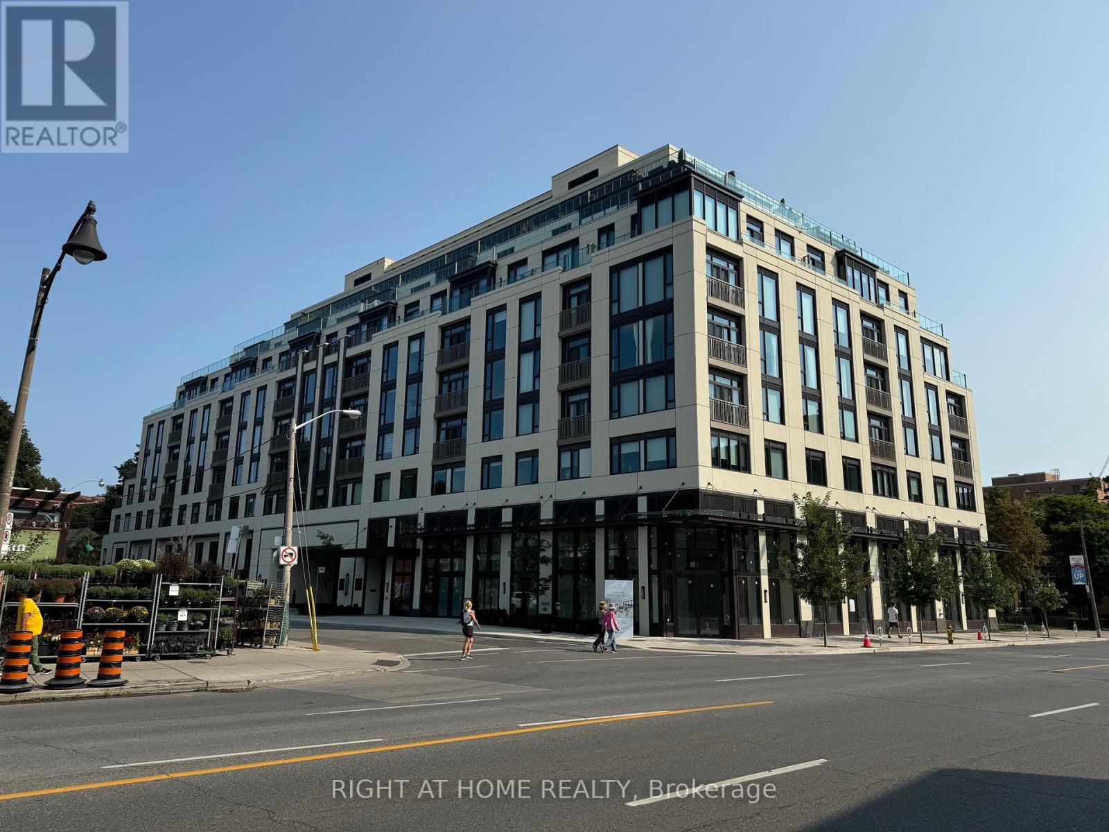313 - 3 Strathgowan Avenue, Toronto, Ontario  M4N 1B8 - Photo 2 - C12388841