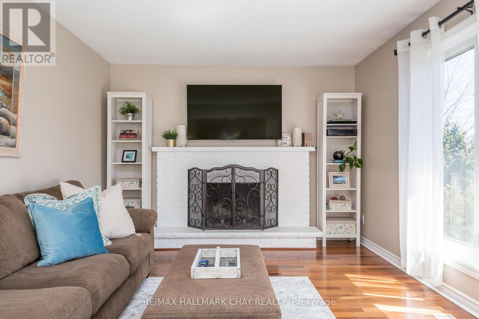 11 Heritage Road, Innisfil, Ontario  L0L 1L0 - Photo 10 - N12322470