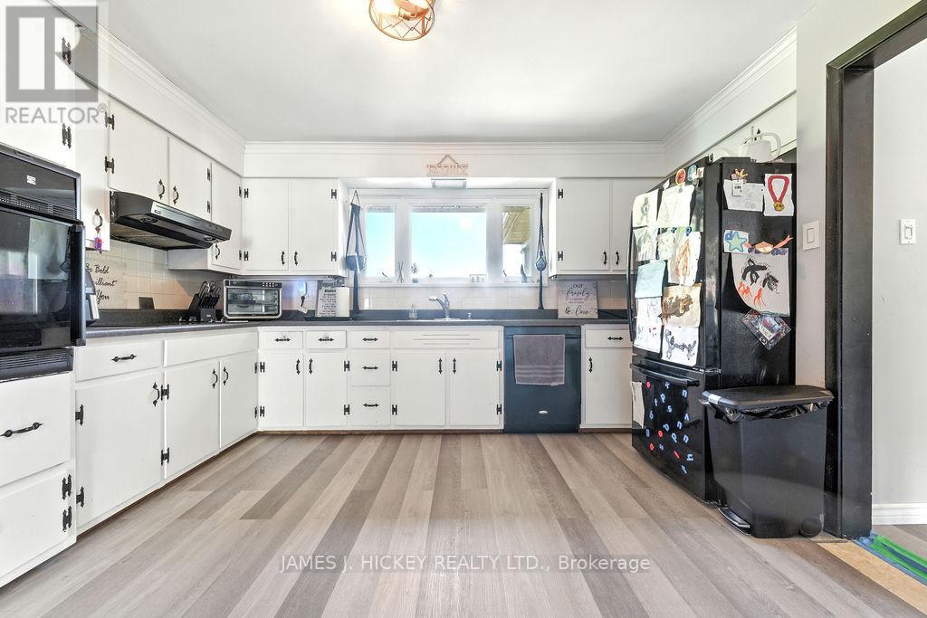 235 Belmont Avenue, Pembroke, Ontario  K8A 2C6 - Photo 14 - X12388946