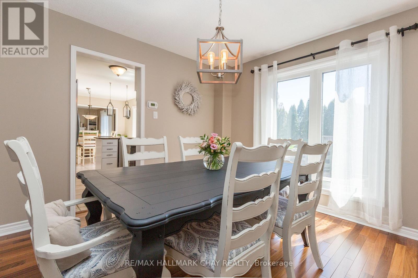 11 Heritage Road, Innisfil, Ontario  L0L 1L0 - Photo 5 - N12322470