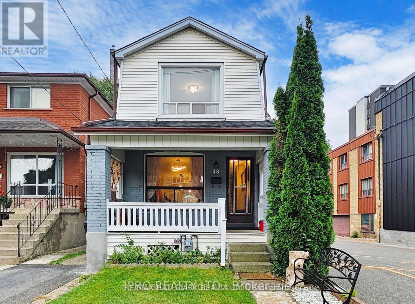 43 Torrens Avenue, Toronto, Ontario  M4K 2H9 - Photo 1 - E12388735