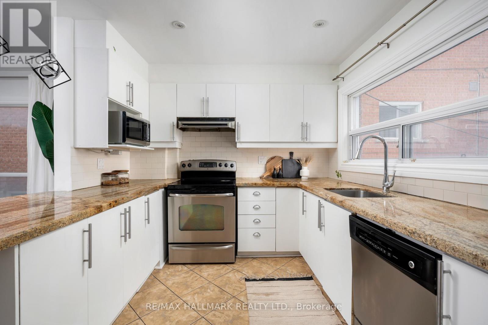 43 Torrens Avenue, Toronto, Ontario  M4K 2H9 - Photo 18 - E12388735
