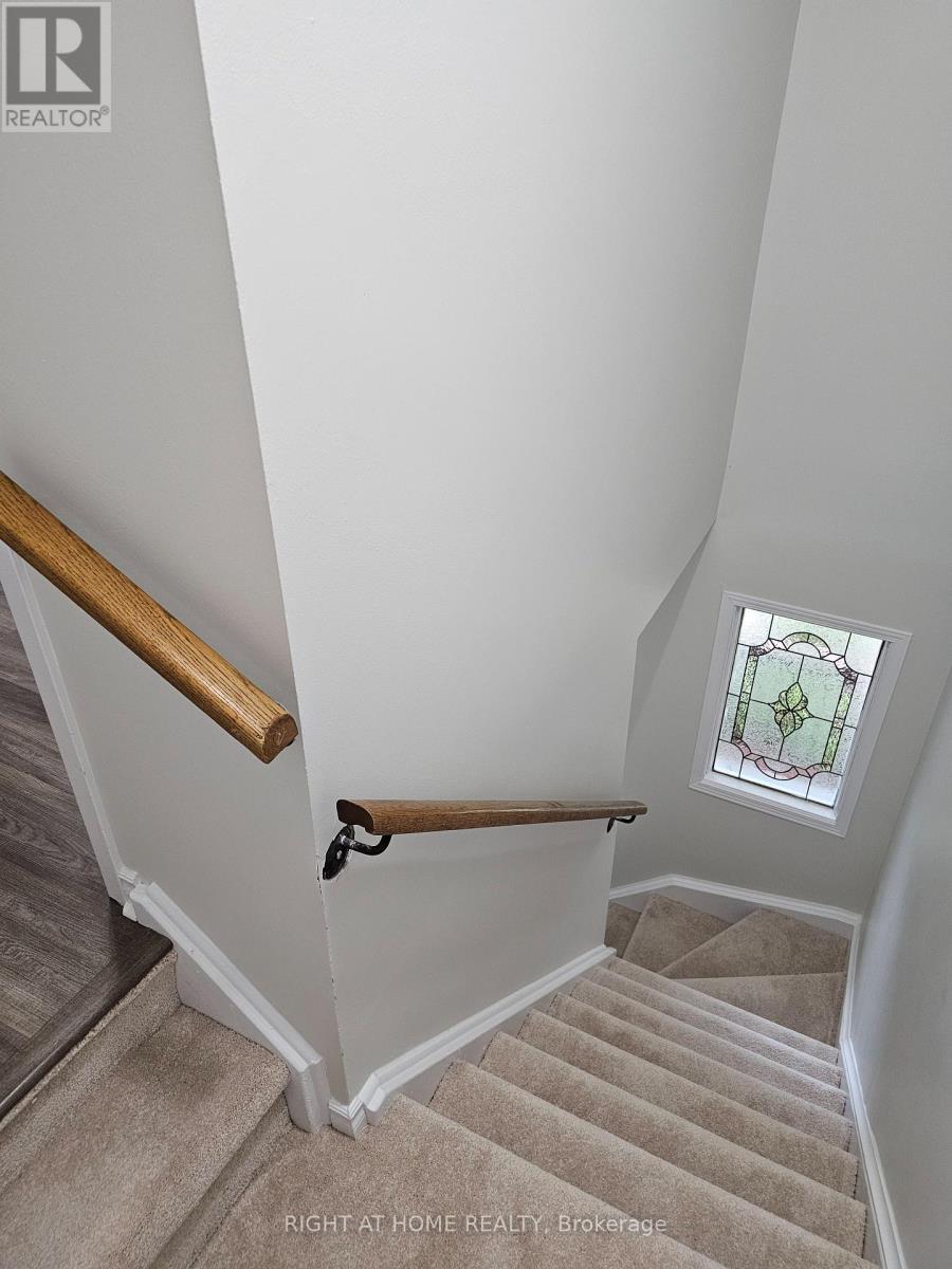 19 Greenfield Crescent, Whitby, Ontario  L1N 7G2 - Photo 10 - E12388914