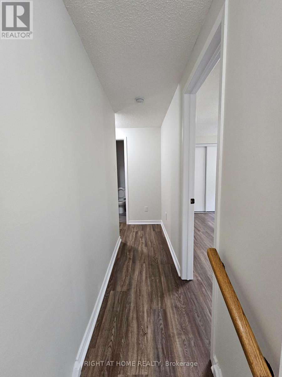 19 Greenfield Crescent, Whitby, Ontario  L1N 7G2 - Photo 11 - E12388914