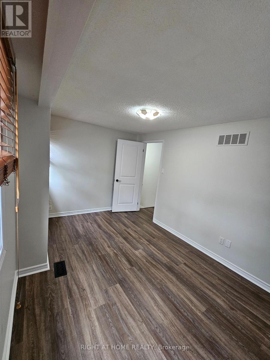 19 Greenfield Crescent, Whitby, Ontario  L1N 7G2 - Photo 13 - E12388914